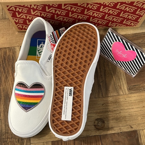 š VANS Asher Slip-on Shoes Rainbow Heart Womenās NWT - Picture 7 of 7
